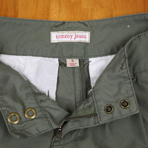 2/$7 ♦️Tommy Hilfiger Cuffed Shorts - Picture 3 of 4